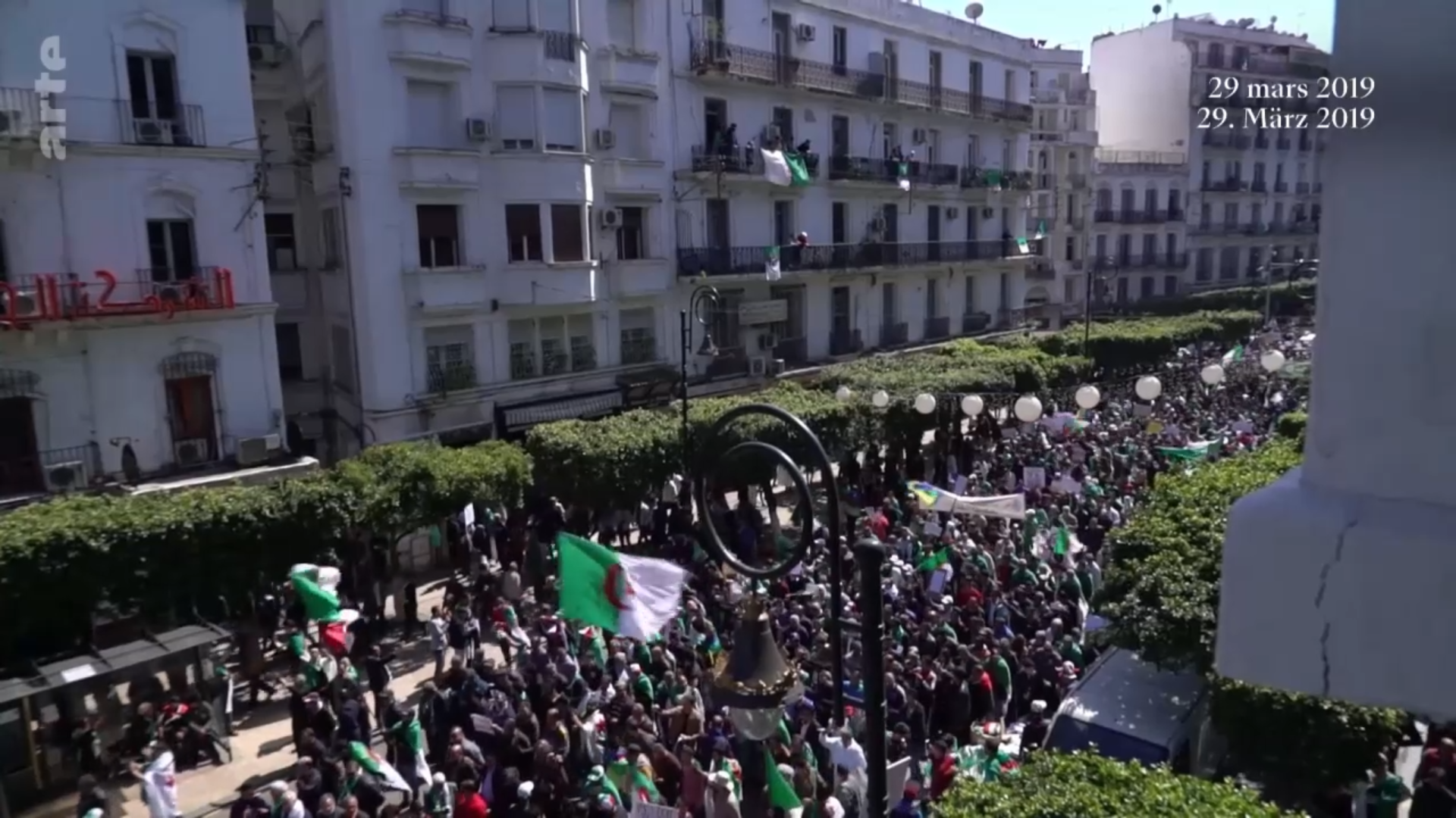 Caratula de Algerien: Die Jugend will die Wende (Argelia: los jóvenes se despiertan) 