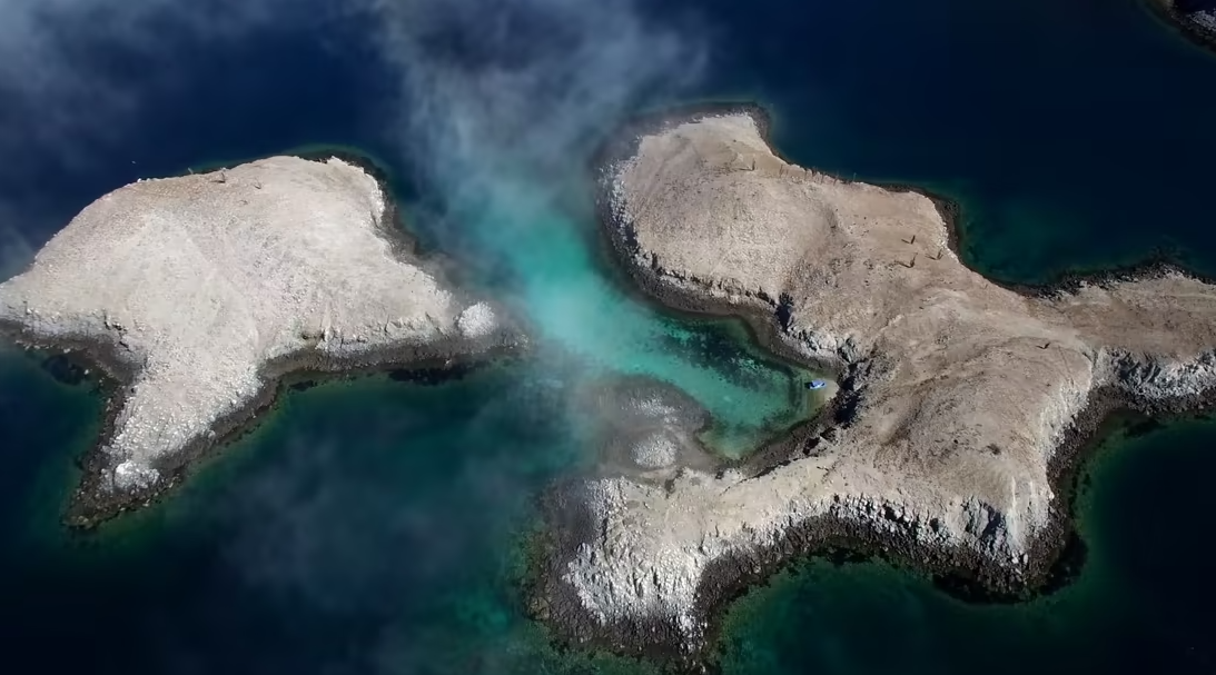 Caratula de Islands in a Desert Sea 