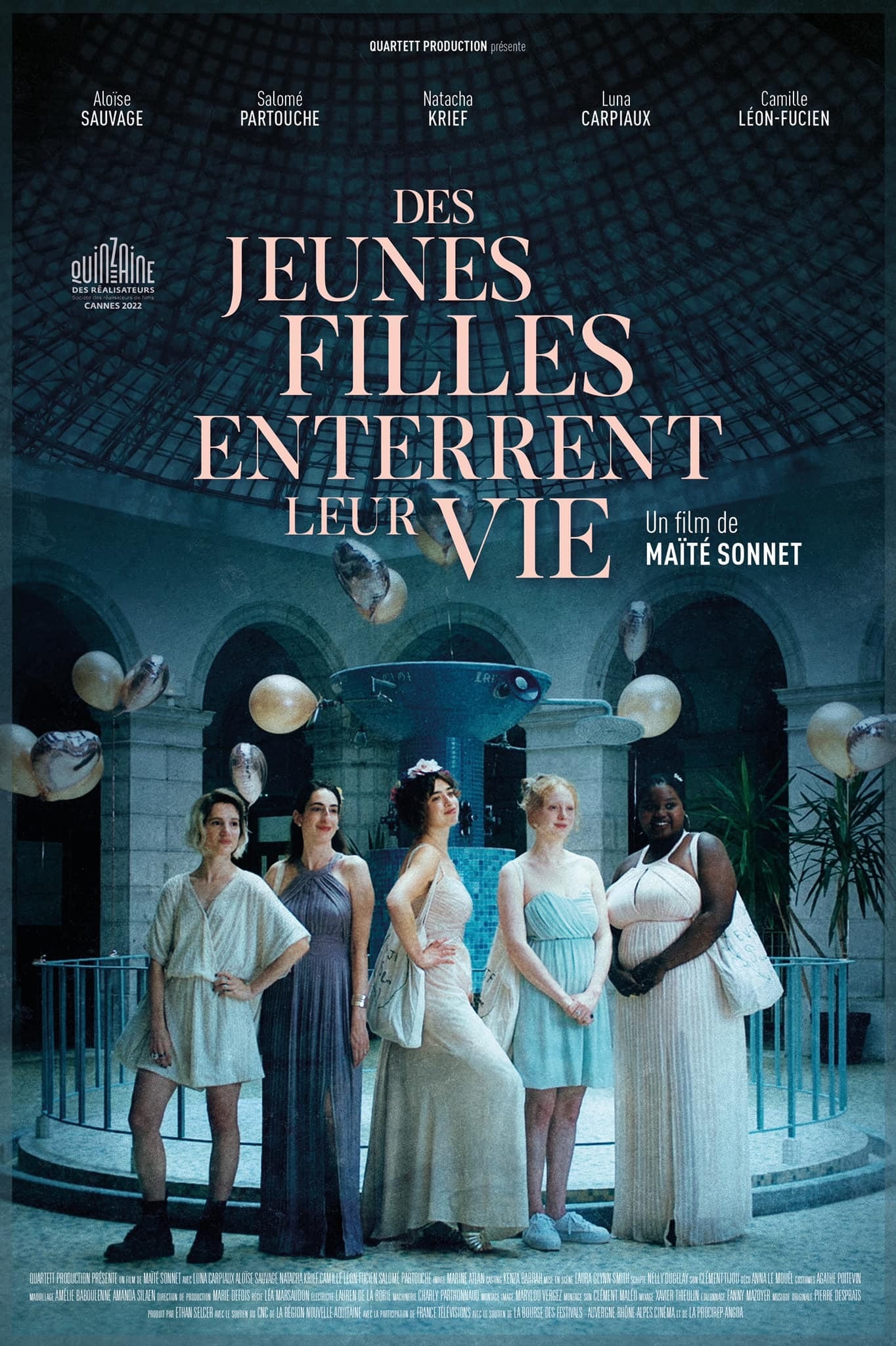 Caratula de Des jeunes filles enterrent leur vie 