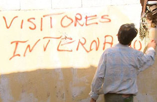 Caratula de Molook wa kombars (Kings and Extras) 